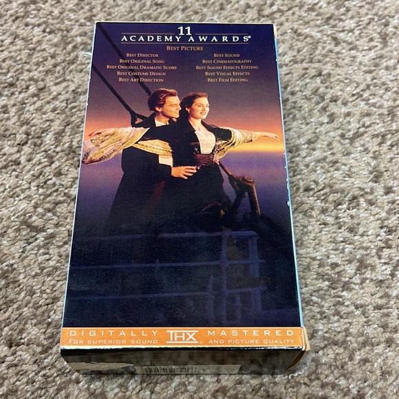 Titanic on vhs vol 1 & 2 - Picture 3 of 10